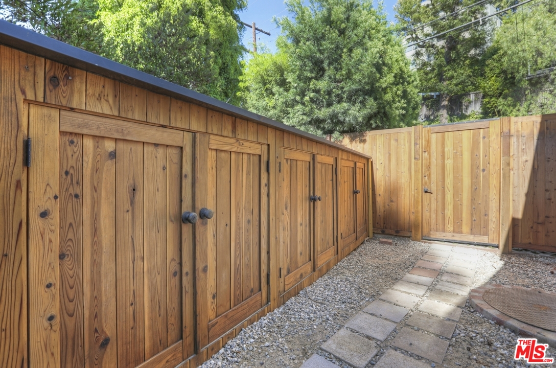 2425 Rinconia Drive Los Angeles, CA 90068 - Photo 25 of 32 a view of a wooden fence