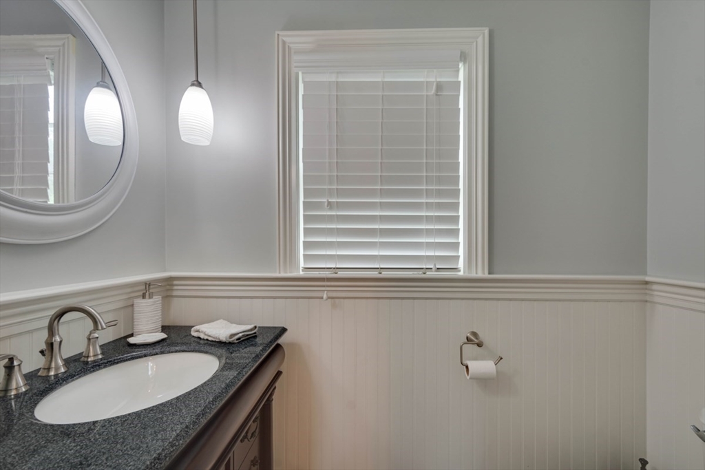 385 Howe Street Methuen, MA 01844 - Photo 16 of 40 Gallery Image 16