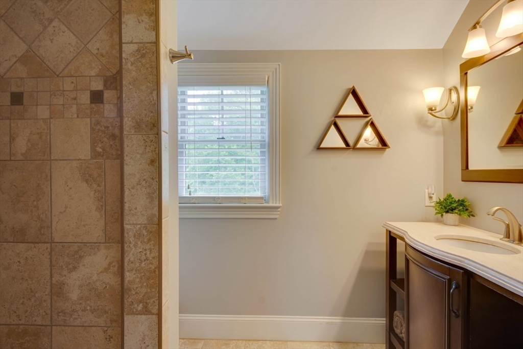 385 Howe Street Methuen, MA 01844 - Photo 19 of 40 Gallery Image 19