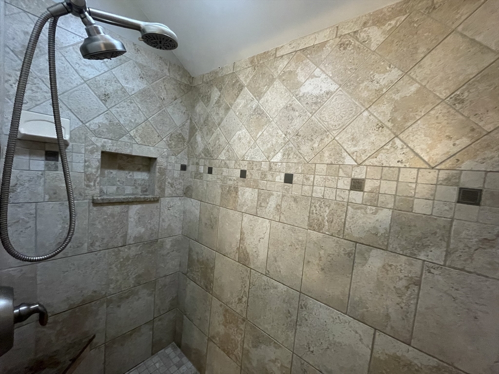 385 Howe Street Methuen, MA 01844 - Photo 21 of 40 Gallery Image 21