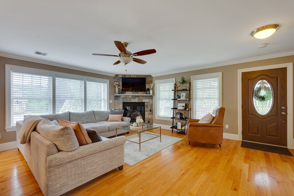 385 Howe Street Methuen, MA 01844 - Photo 8 of 40 Gallery Image 8