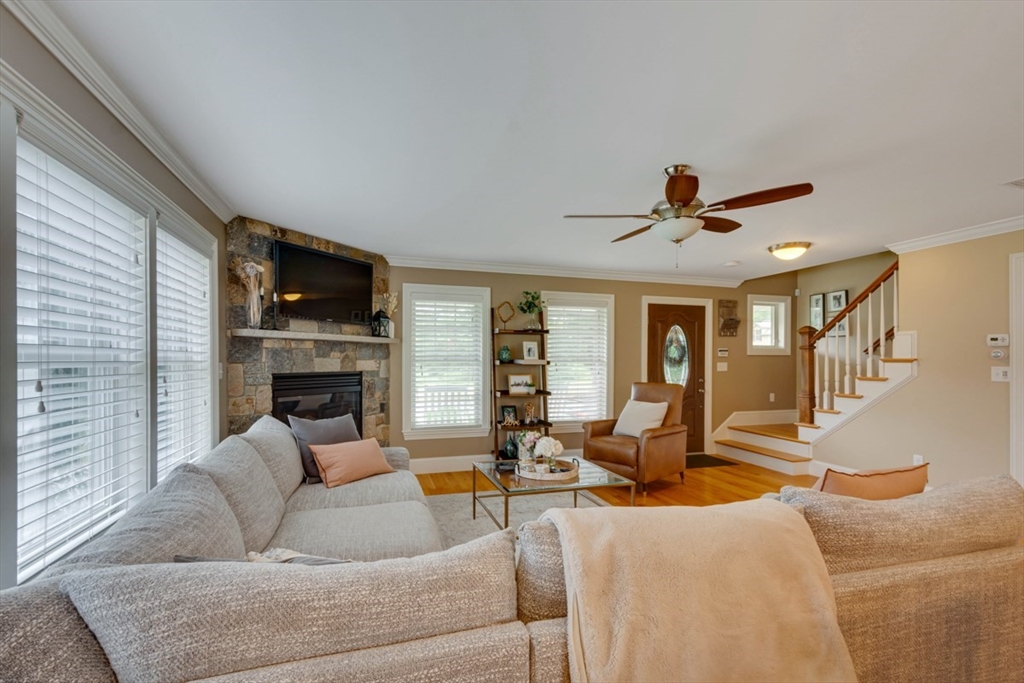 385 Howe Street Methuen, MA 01844 - Photo 9 of 40 Gallery Image 9