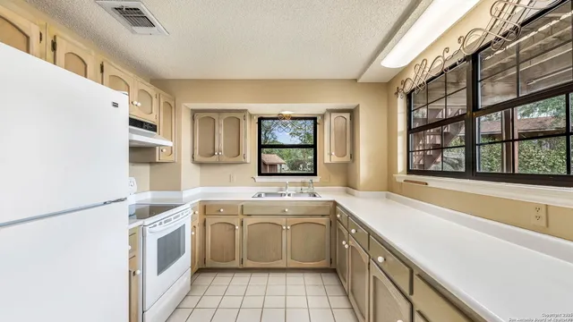 $687,000 | 642 Lakebreeze Drive, Canyon Lake, TX 78133