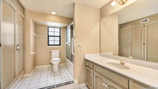 $687,000 | 642 Lakebreeze Drive, Canyon Lake, TX 78133