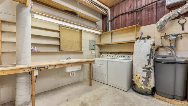 $687,000 | 642 Lakebreeze Drive, Canyon Lake, TX 78133