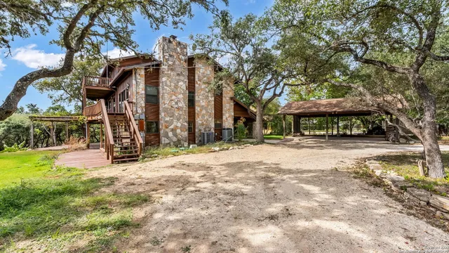 $687,000 | 642 Lakebreeze Drive, Canyon Lake, TX 78133