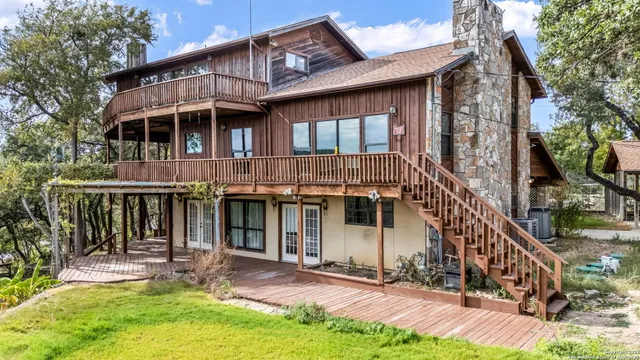 $687,000 | 642 Lakebreeze Drive, Canyon Lake, TX 78133