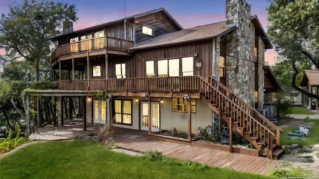 $687,000 | 642 Lakebreeze Drive, Canyon Lake, TX 78133