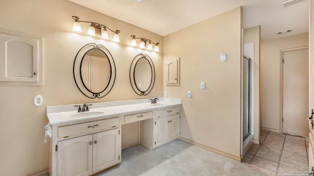 $687,000 | 642 Lakebreeze Drive, Canyon Lake, TX 78133