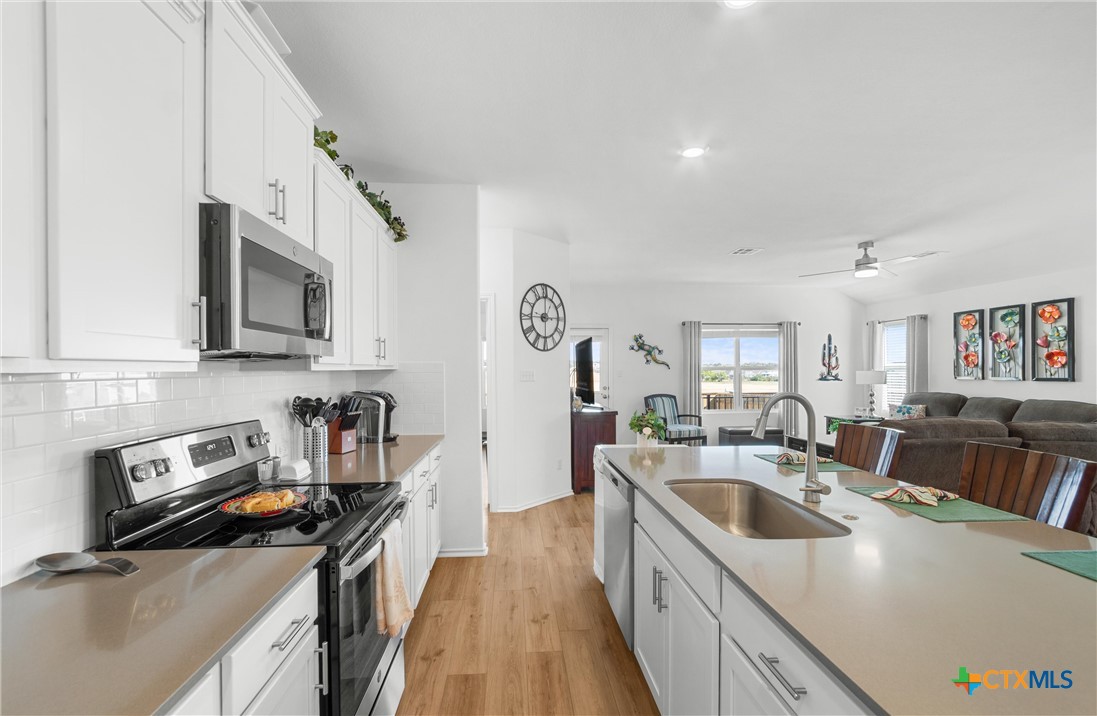 108 The Ugly Way Jarrell, TX 76537 - Photo 8 of 34