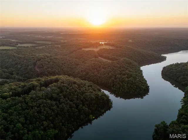 $325,000 | 22 Sunset Court, St. Louis, MO 63121