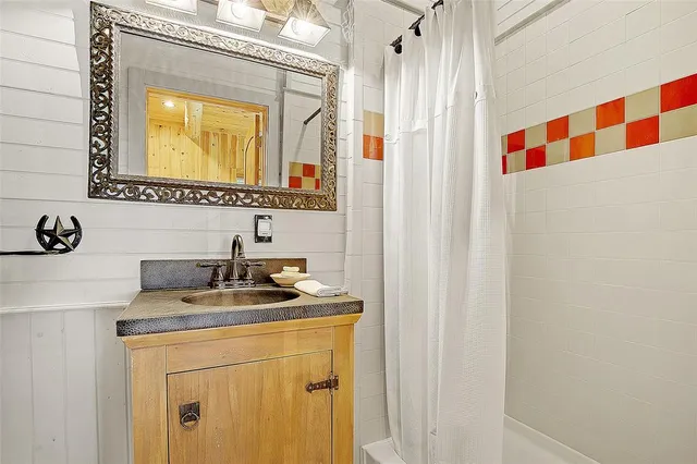 a view of field with green space