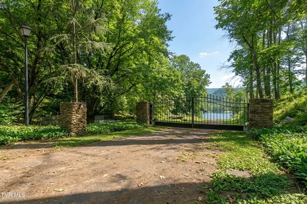 $599,000 | 25021 Grey Heron Court, Abingdon, VA 24211