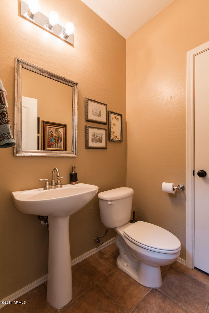 2341 East Fraktur Road Phoenix, AZ 85040 - Photo 15 of 36 Downstairs half bath