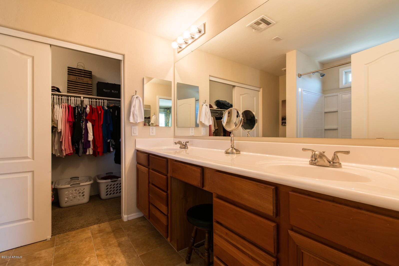 2341 East Fraktur Road Phoenix, AZ 85040 - Photo 21 of 36 Master bathroom
