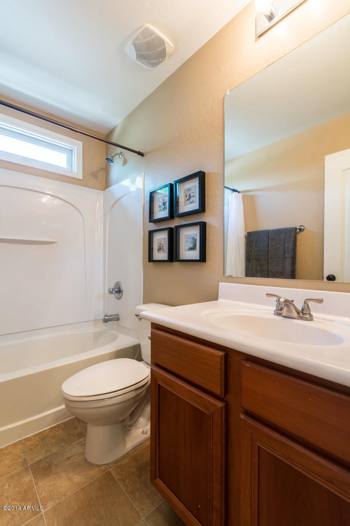 2341 East Fraktur Road Phoenix, AZ 85040 - Photo 27 of 36 Hallway bathroom