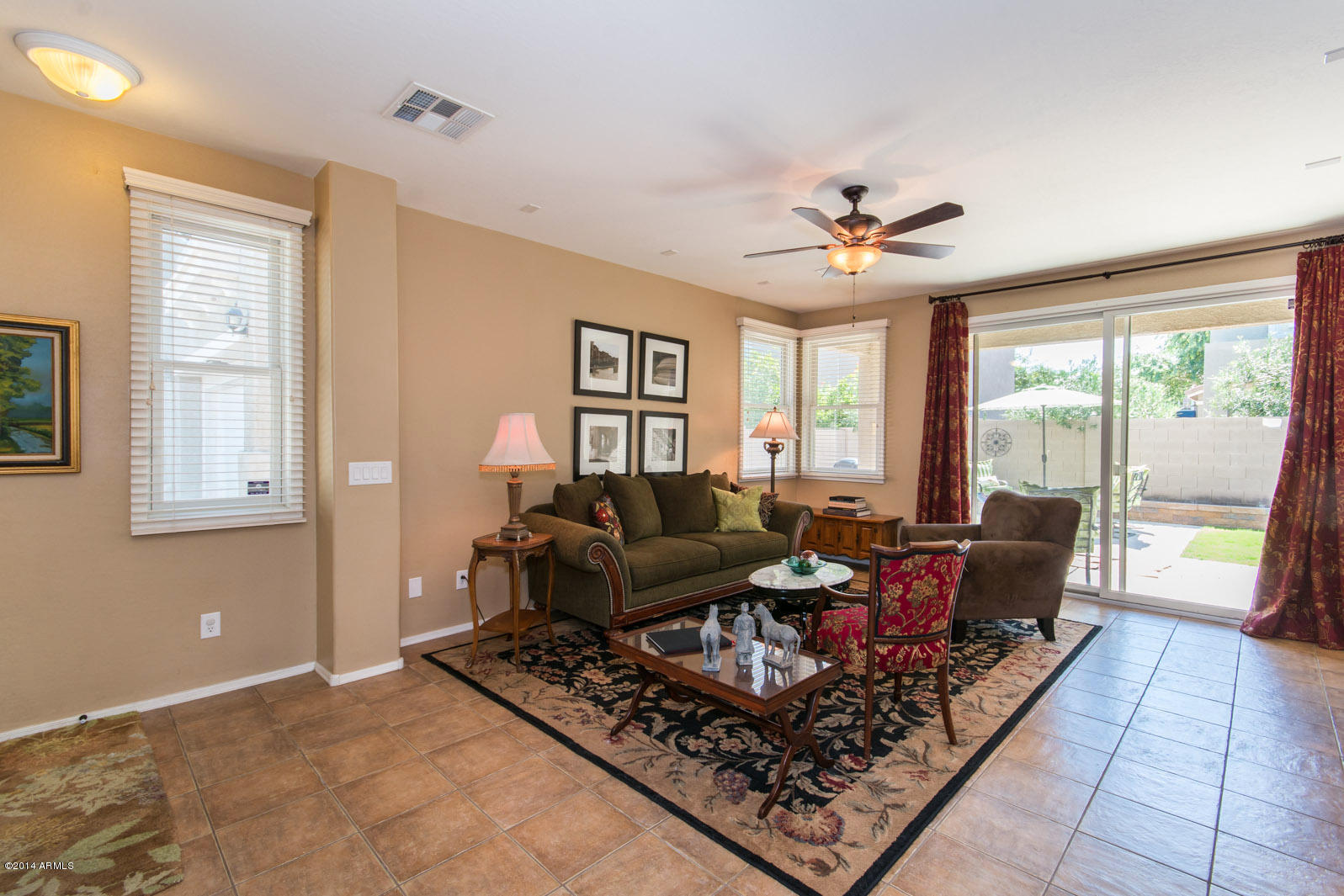 2341 East Fraktur Road Phoenix, AZ 85040 - Photo 6 of 36 Living room view 3