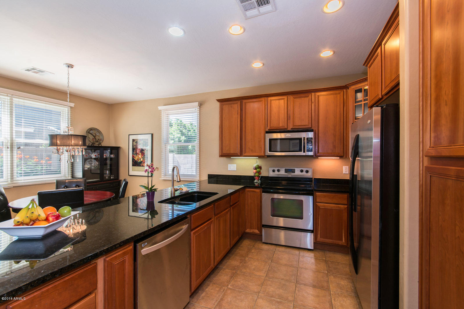 2341 East Fraktur Road Phoenix, AZ 85040 - Photo 7 of 36 Kitchen