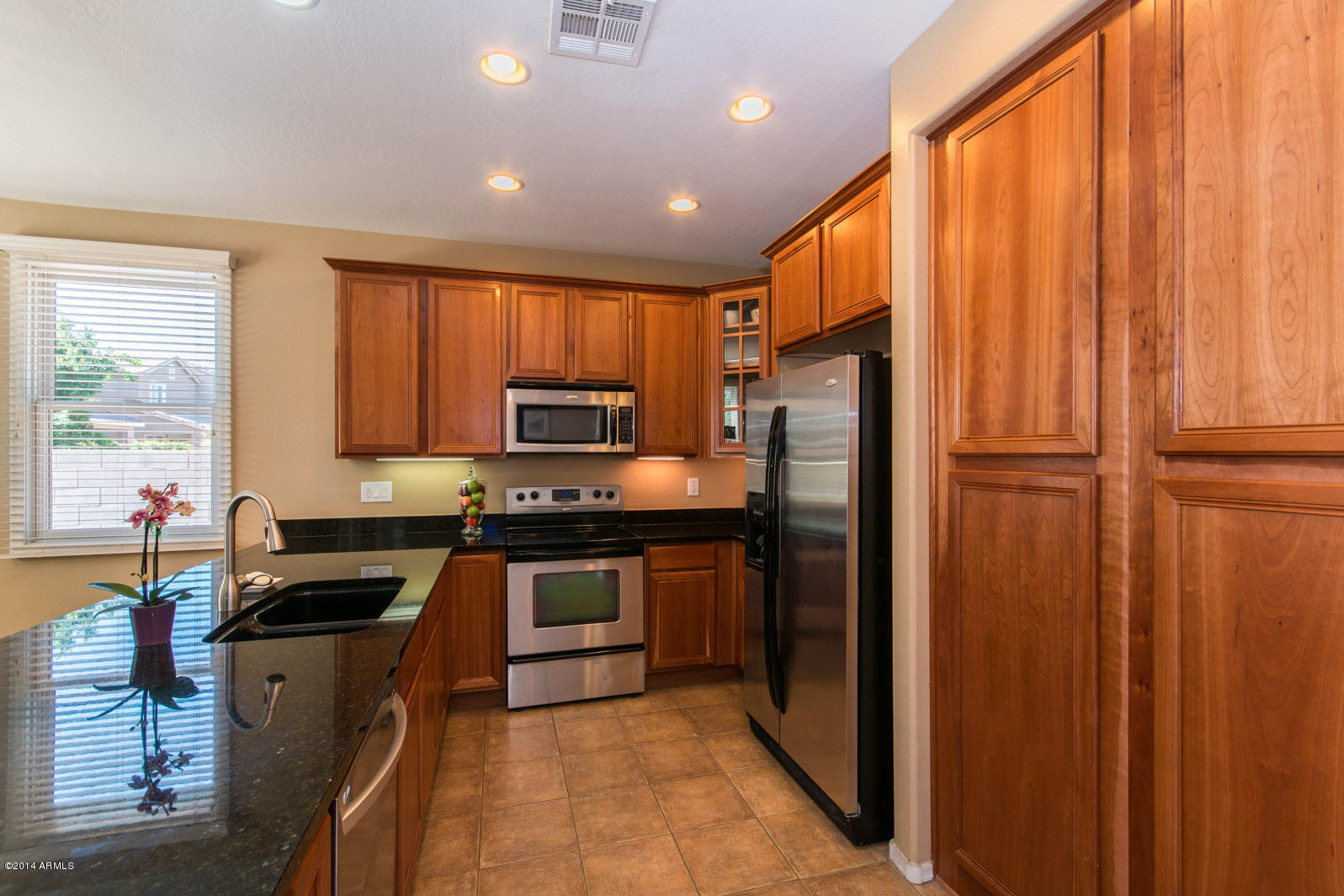 2341 East Fraktur Road Phoenix, AZ 85040 - Photo 8 of 36 Kitchen view 2
