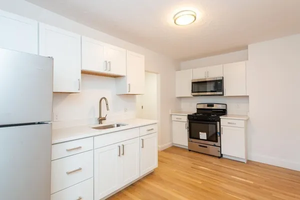 $2,700 | 112 Adams Street, Unit 3R, Boston, MA 02122