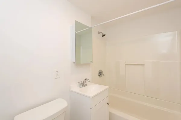 $2,700 | 112 Adams Street, Unit 3R, Boston, MA 02122