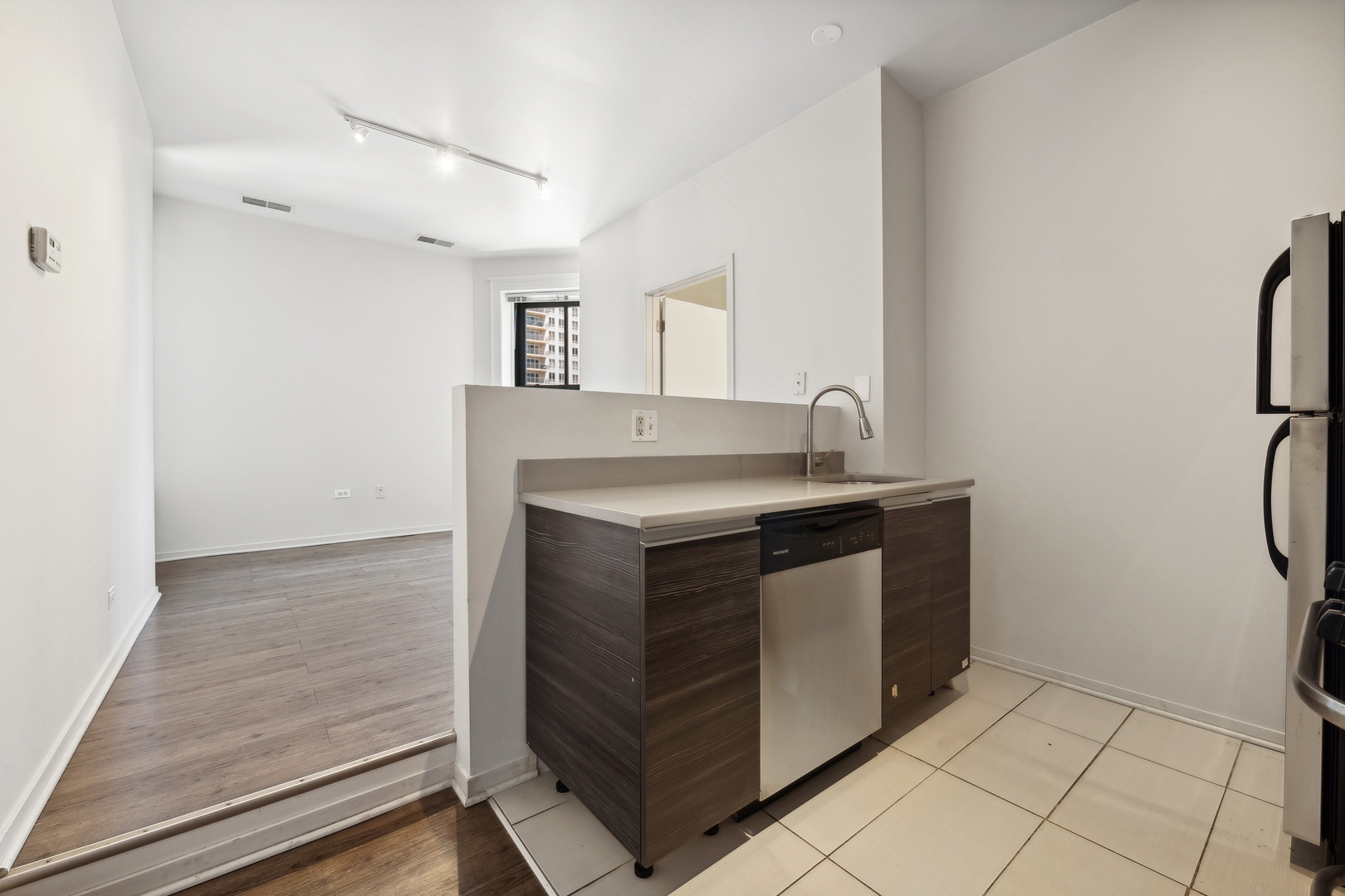 30 East Roosevelt Road, Unit 502 Chicago, IL 60605 - Photo 2 of 11
