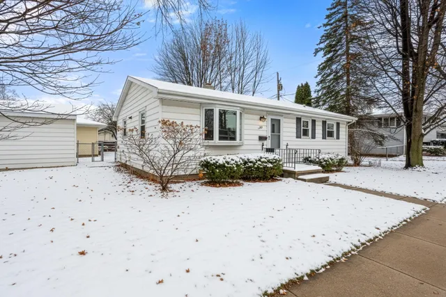 $210,000 | 2109 East College Avenue, Appleton, WI 54915
