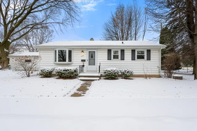 $210,000 | 2109 East College Avenue, Appleton, WI 54915