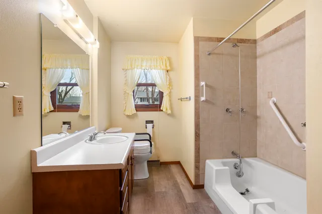 $210,000 | 2109 East College Avenue, Appleton, WI 54915