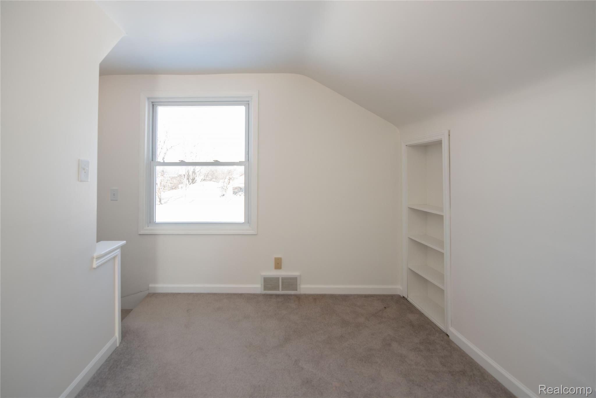 32609 Ruehle Avenue Warren, MI 48093 - Photo 24 of 40 Ruehle 32609 - 29.jpg