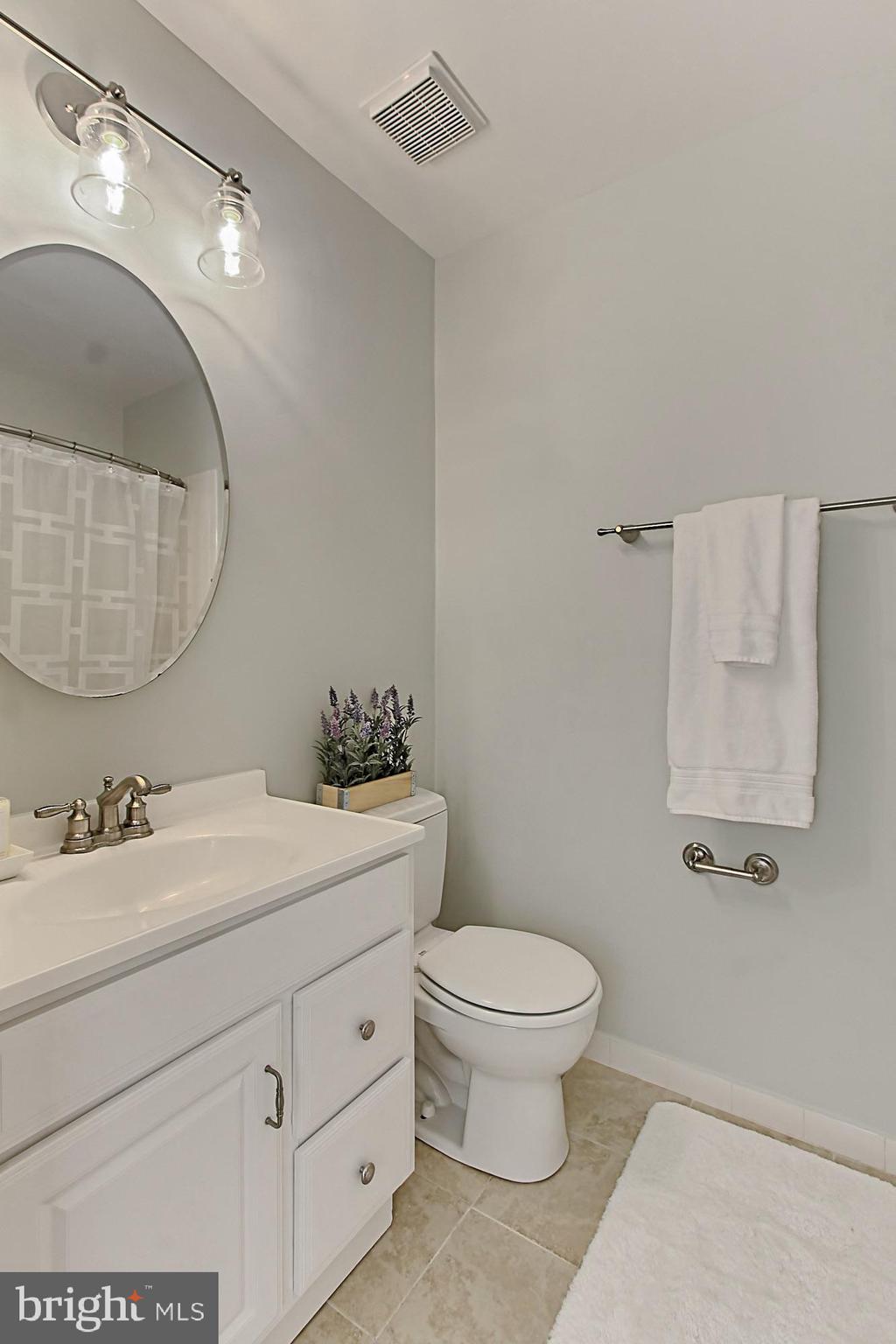 12302 Coleraine Court Reston, VA 20191 - Photo 20 of 35 Upper Level Full Bath