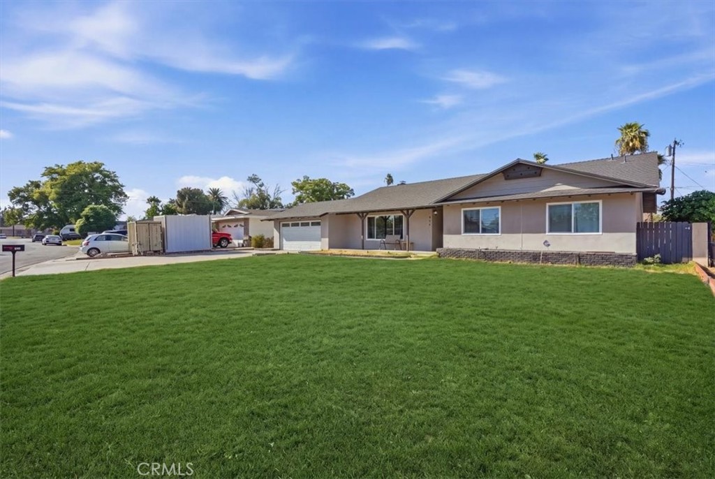 418 East Margarita Road Rialto, CA 92376 - Photo 2 of 42 Digitally enhanced grass
