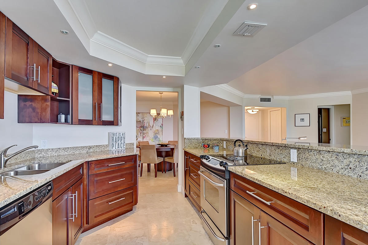550 South Ocean Boulevard, Unit 304 Boca Raton, FL 33432 - Photo 2 of 19 N2G17