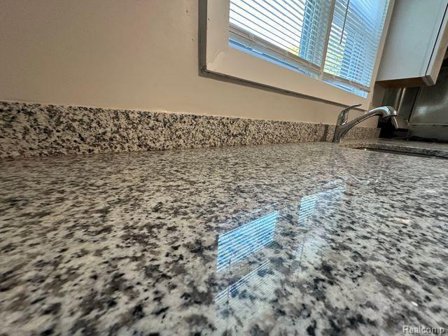 8426 Dale Center Line, MI 48015 - Photo 16 of 34 Gallery Image 16