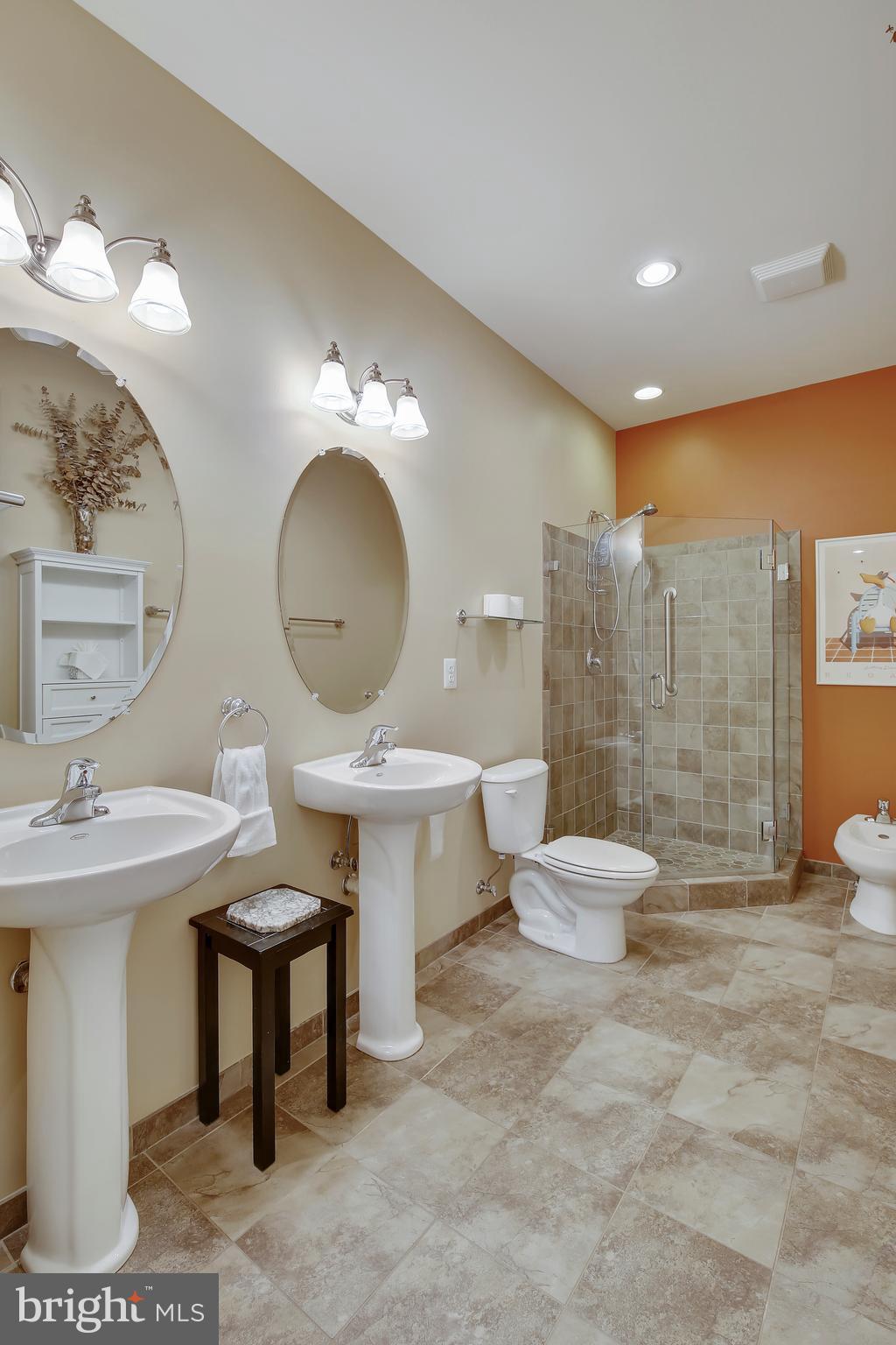 2016 Collingwood Road Alexandria, VA 22308 - Photo 15 of 30 Bath