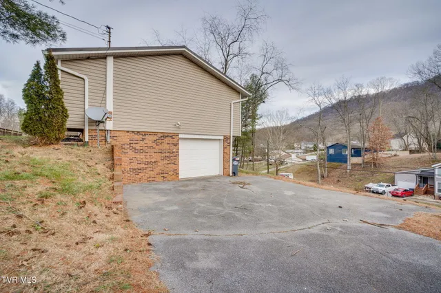 $335,000 | 1025 Amersham Road, Kingsport, TN 37660
