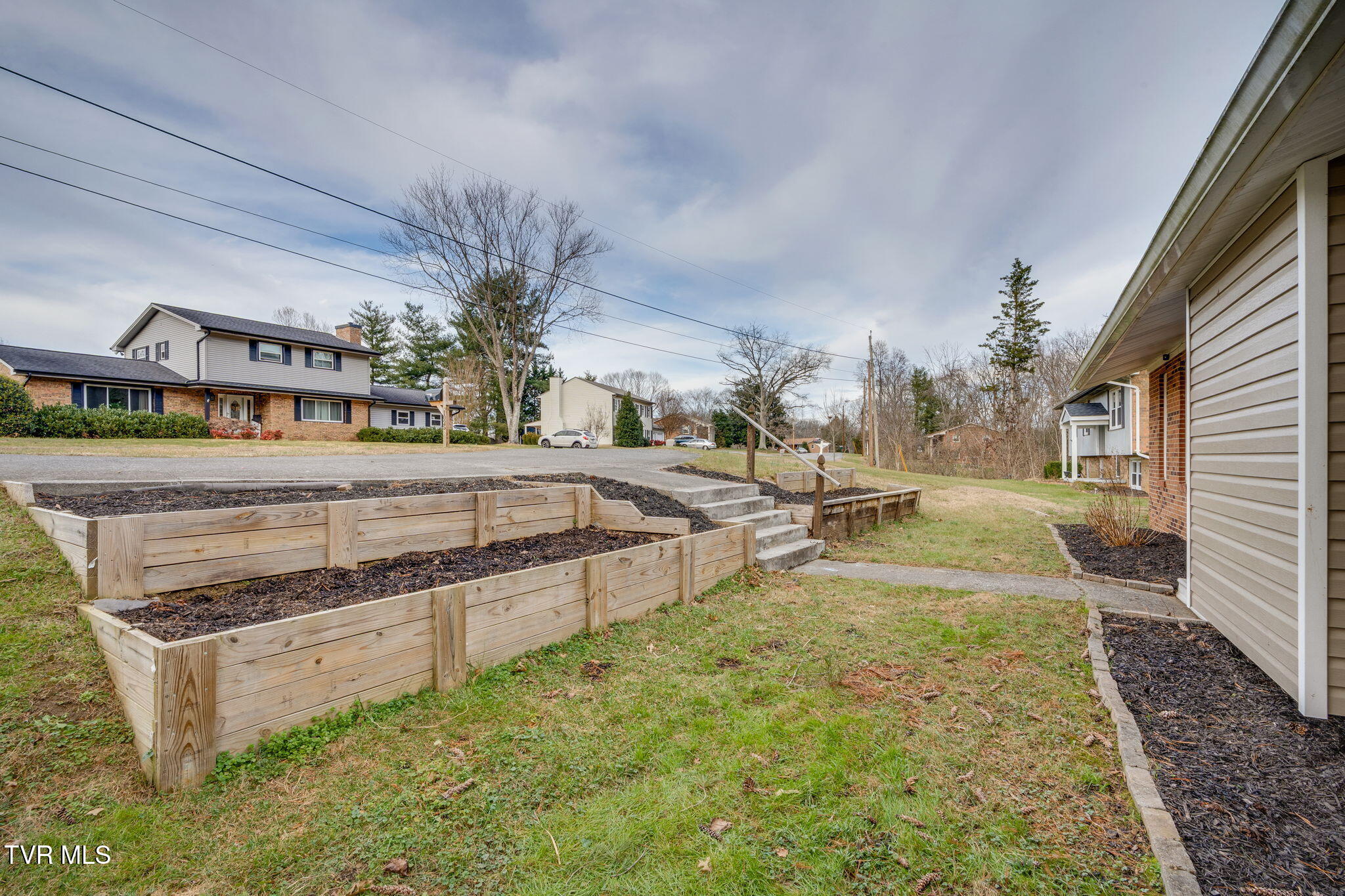 1025 Amersham Road Kingsport, TN 37660 - Photo 35 of 41 004