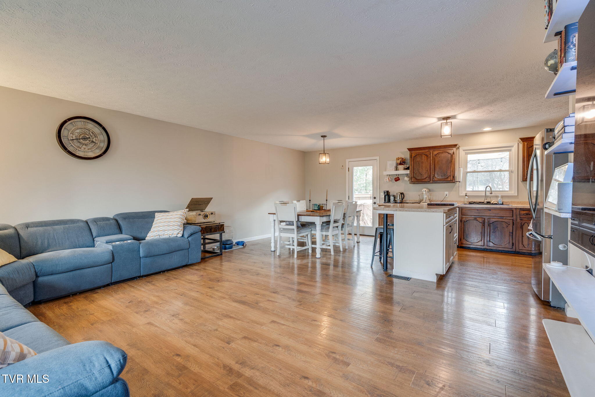 1025 Amersham Road Kingsport, TN 37660 - Photo 4 of 41 008