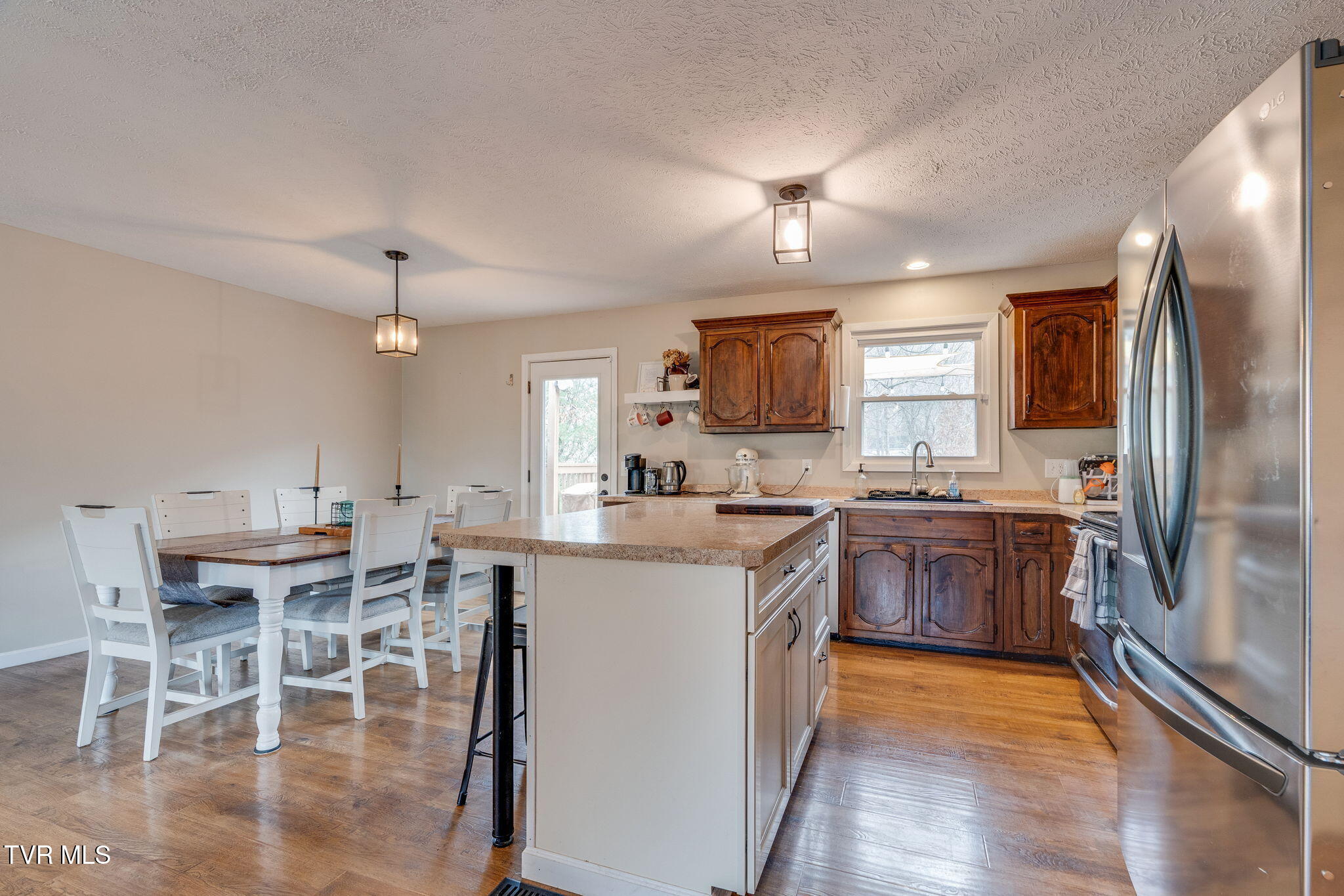 1025 Amersham Road Kingsport, TN 37660 - Photo 6 of 41 010