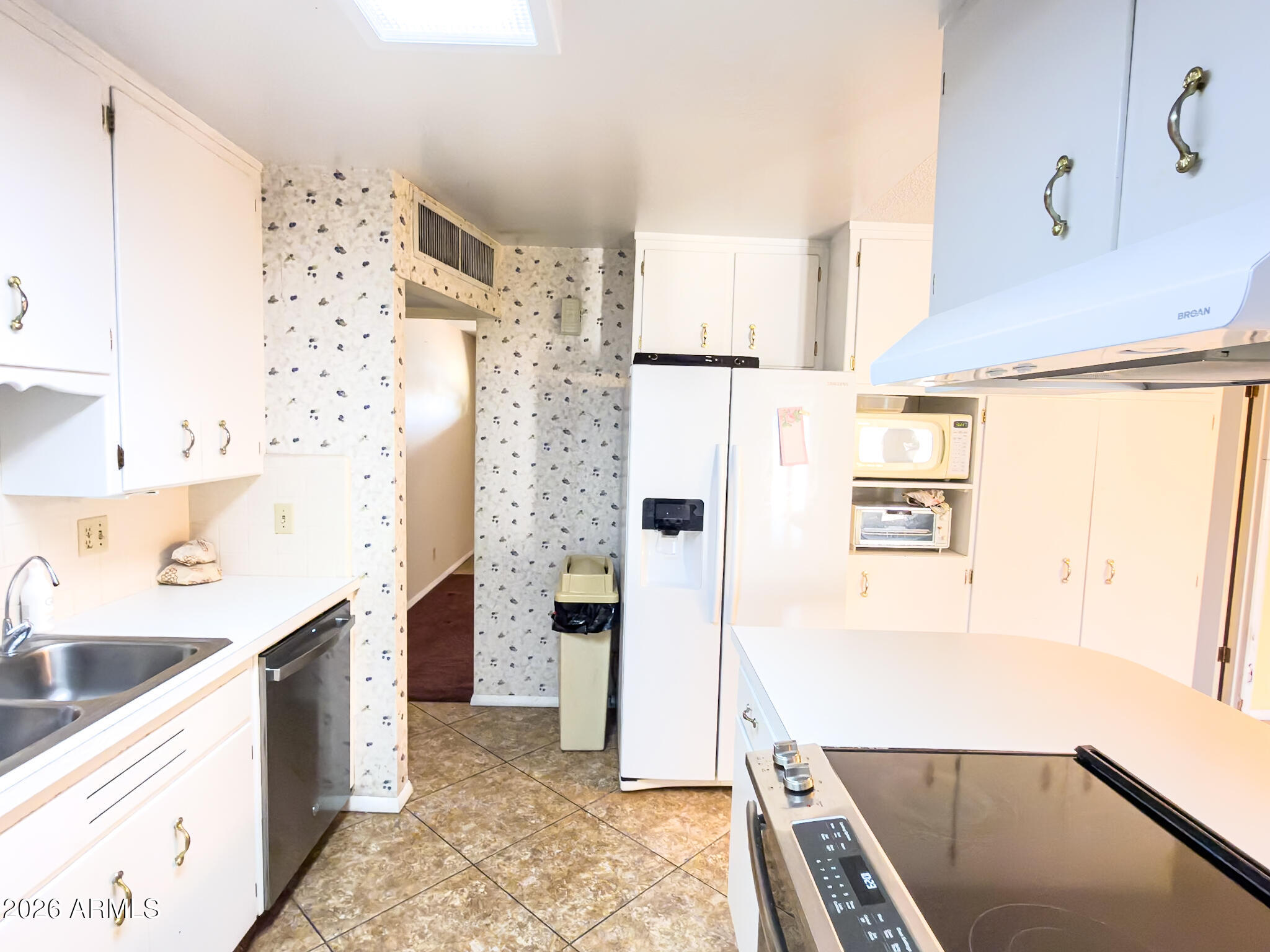 3136 West Wethersfield Road Phoenix, AZ 85029 - Photo 9 of 32 3136 W Wethersfield Rd