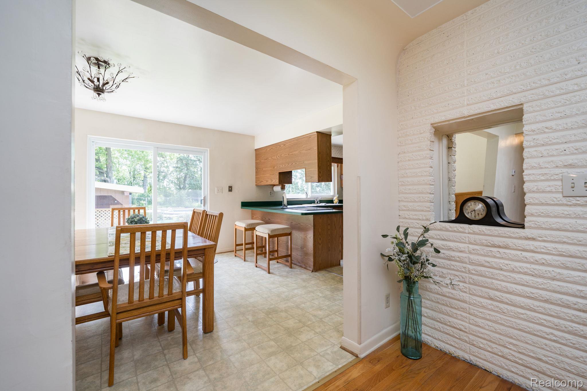 5871 Brewster Road Rochester, MI 48306 - Photo 10 of 50 8-web-or-mls-5871 Brewster Rd-8.jpg