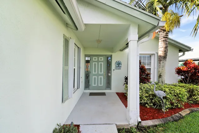 a view of a entryway of the house