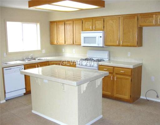 8320 Maplestar Road Las Vegas, NV 89128 - Photo 6 of 23 Kitchen.