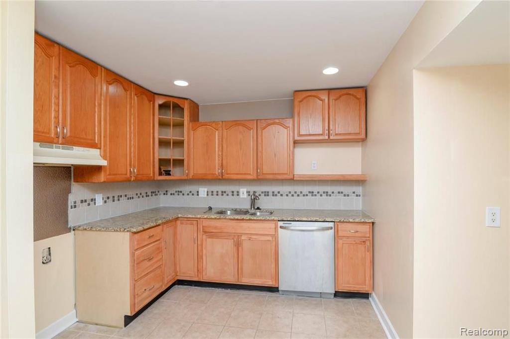 17360 Merriman Road Livonia, MI 48152 - Photo 14 of 41