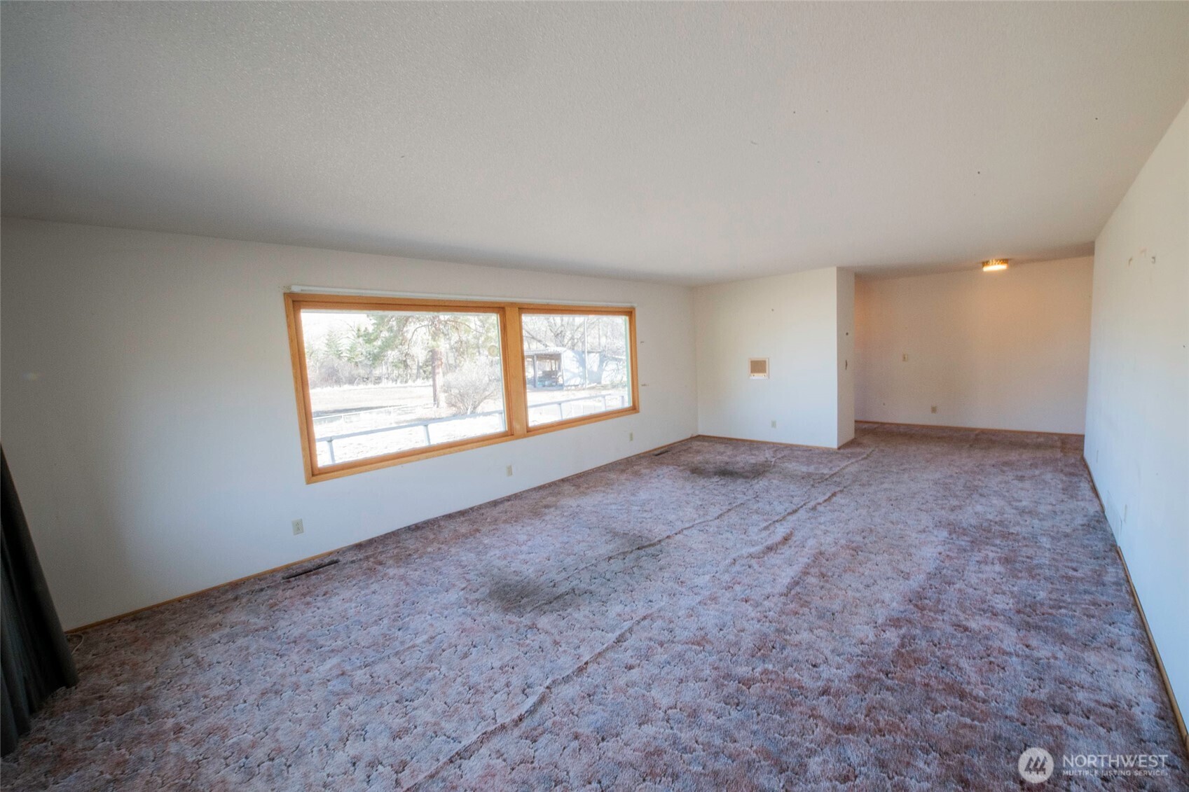 5 Niebel Grade Road Pomeroy, WA 99347 - Photo 16 of 34 a view of an empty room with a window