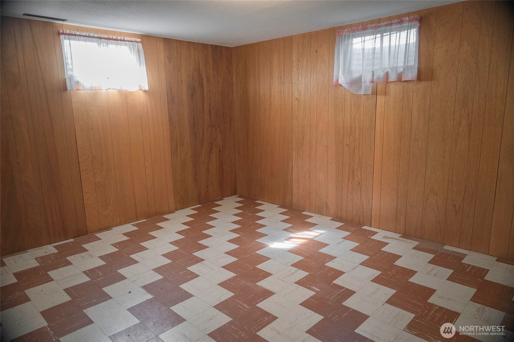 5 Niebel Grade Road Pomeroy, WA 99347 - Photo 26 of 34 a view of empty room with window and ceiling fan