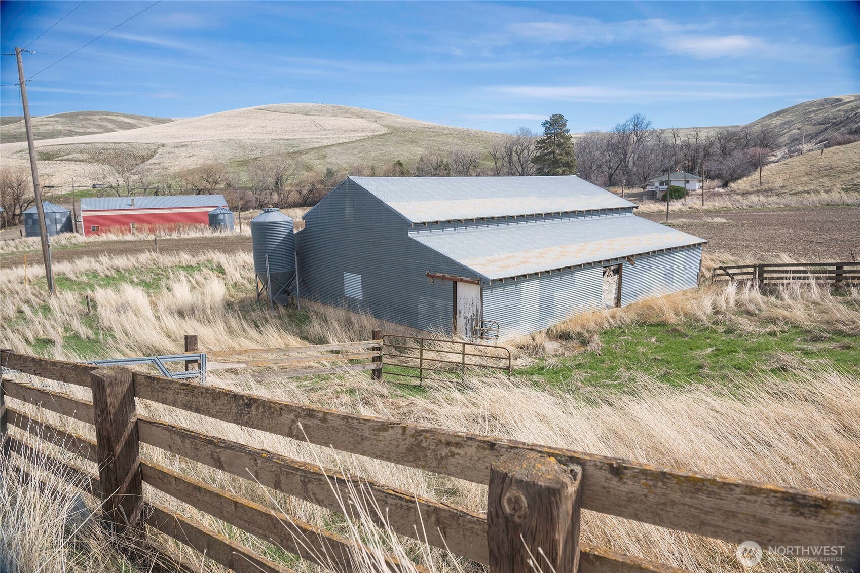 5 Niebel Grade Road Pomeroy, WA 99347 - Photo 32 of 34 a view of a house with a yard and sitting area
