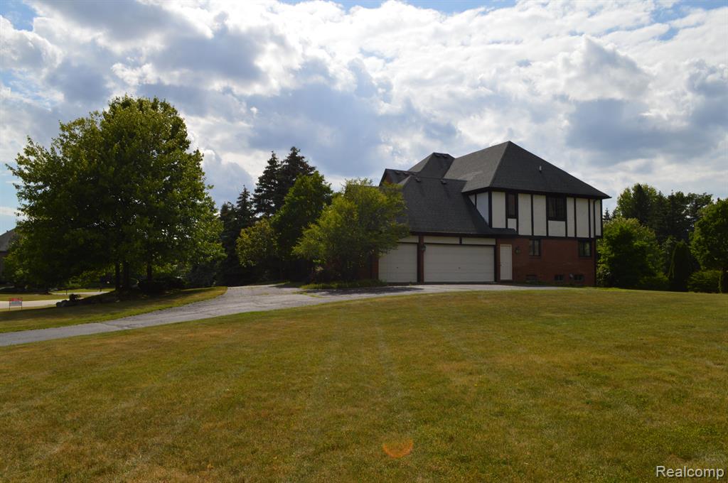 5866 Wellwood Drive Rochester, MI 48306 - Photo 4 of 25