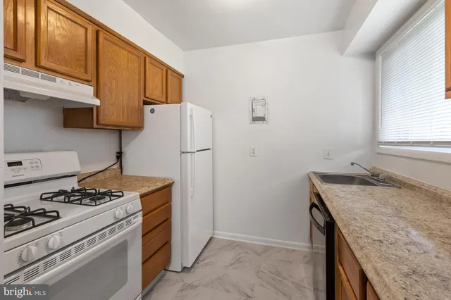 $1,049 | 5010 A Street Southeast, Unit 306, Washington, DC 20019