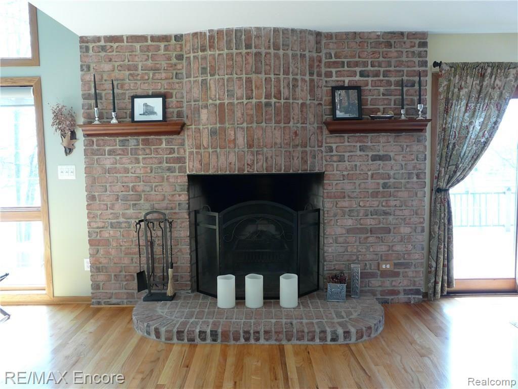 9589 Cherrywood Road Clarkston, MI 48348 - Photo 9 of 46 Grand custom built fireplace.